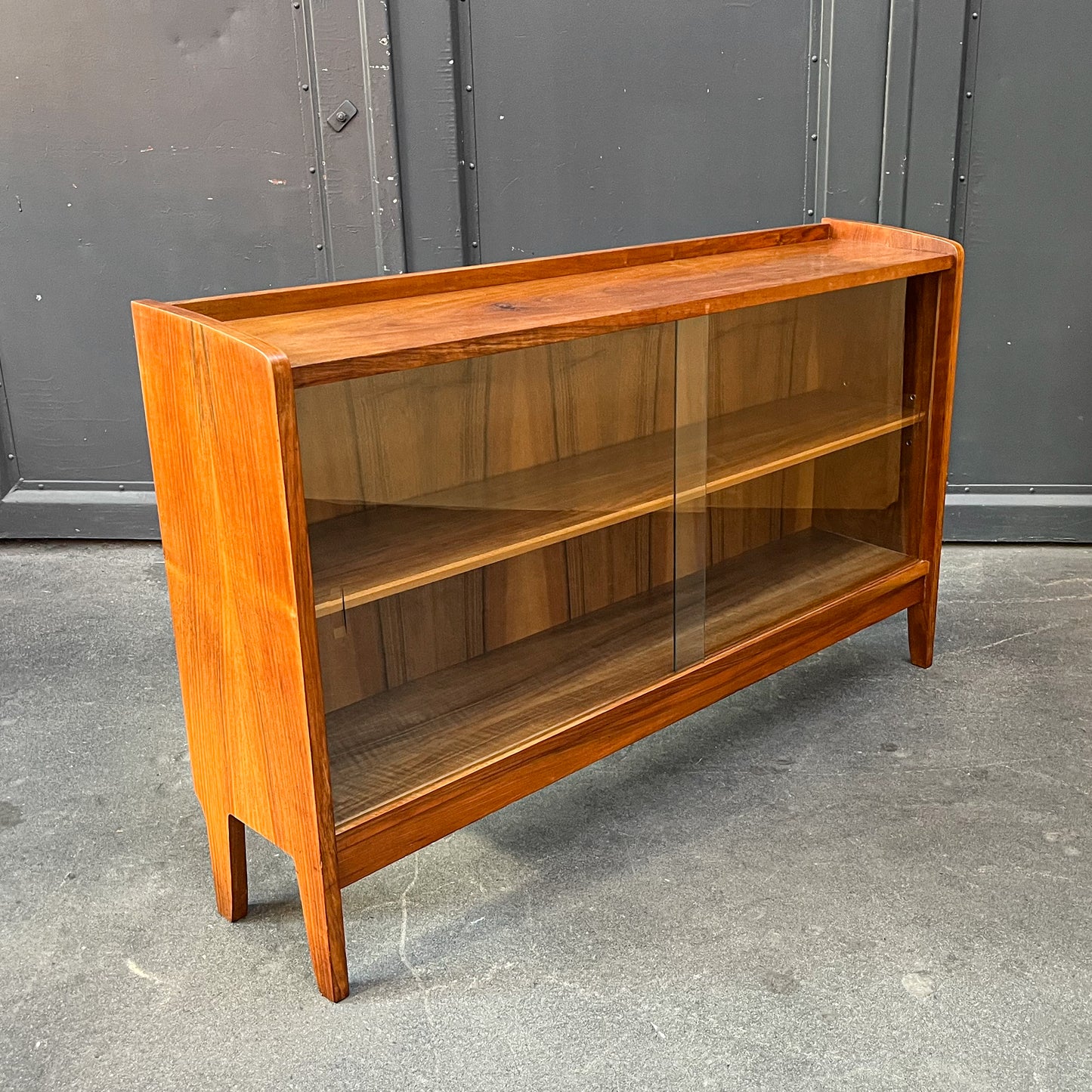 außergewöhnliches kleines bücherregal