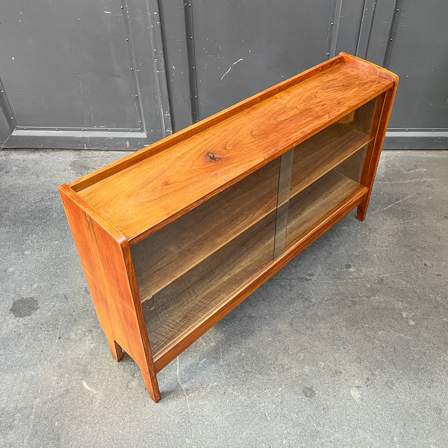 außergewöhnliches kleines bücherregal