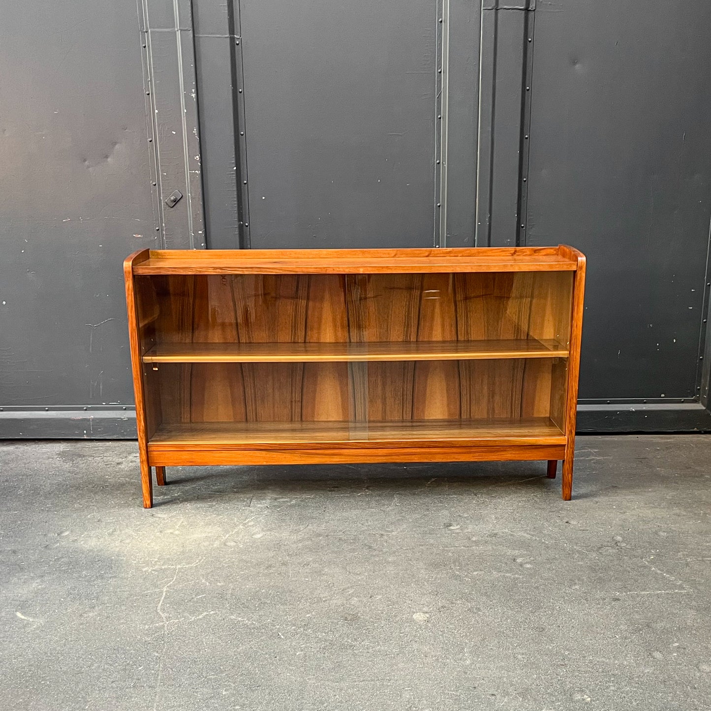 außergewöhnliches kleines bücherregal