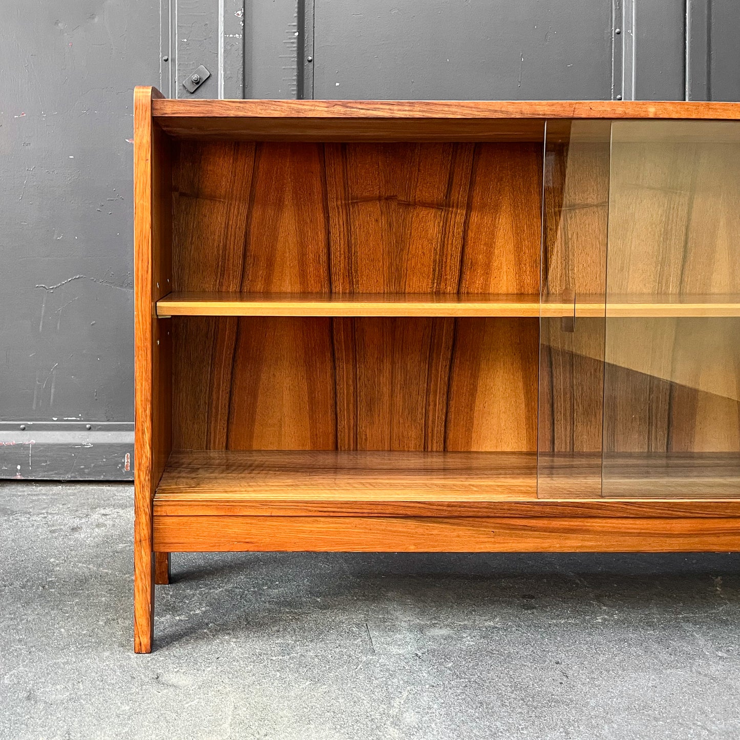 außergewöhnliches kleines bücherregal