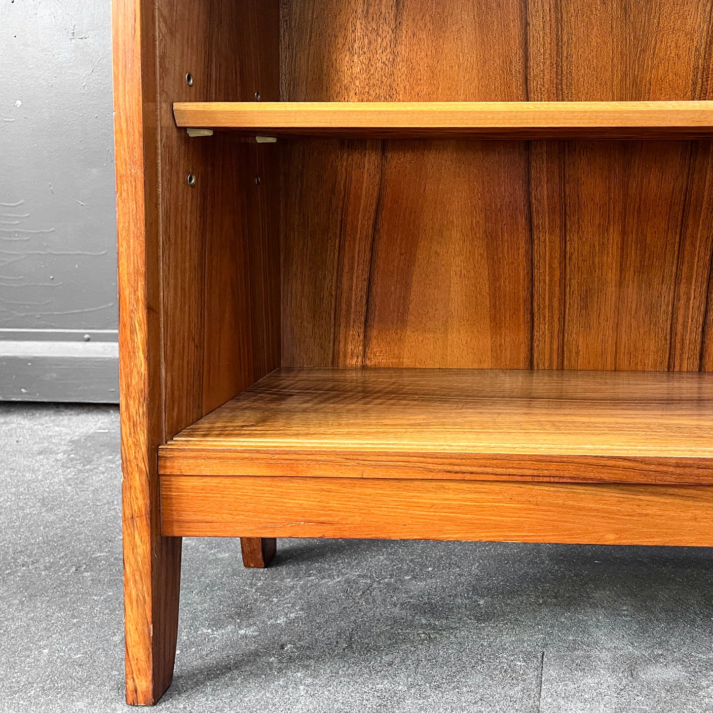 außergewöhnliches kleines bücherregal