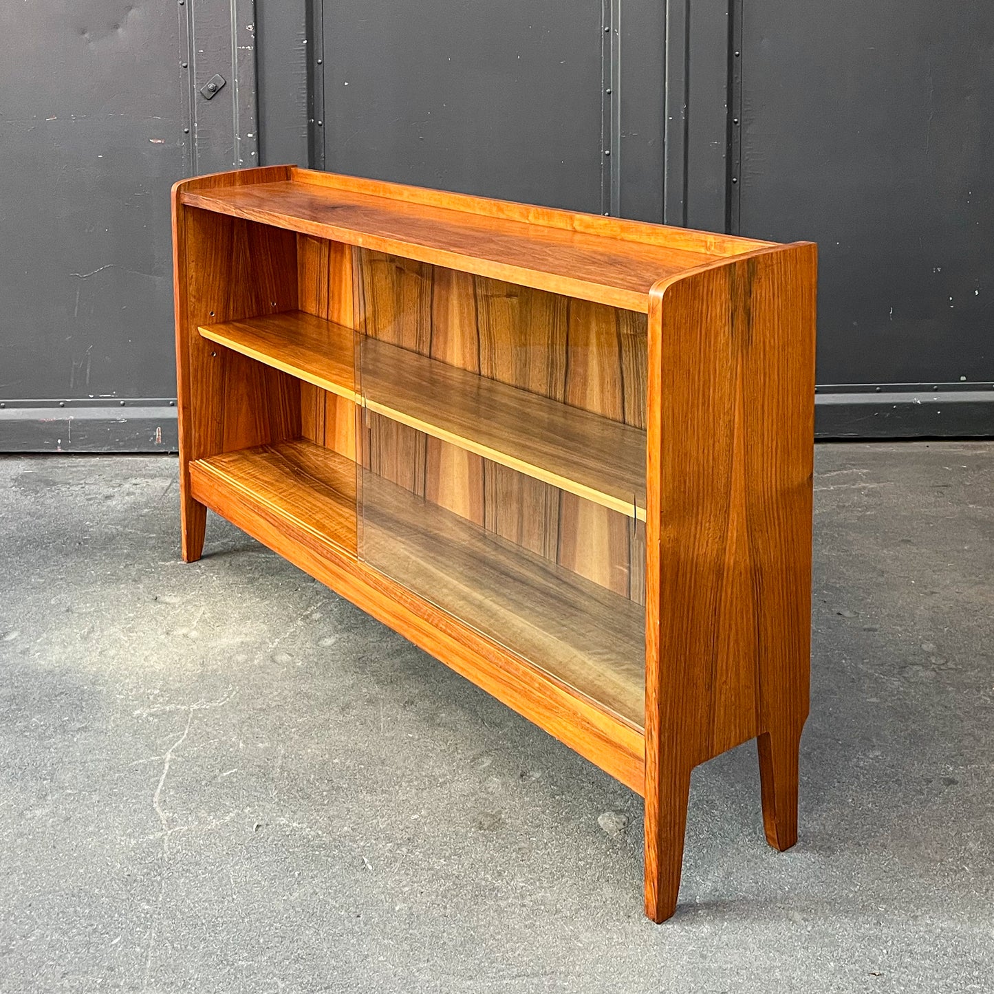 außergewöhnliches kleines bücherregal