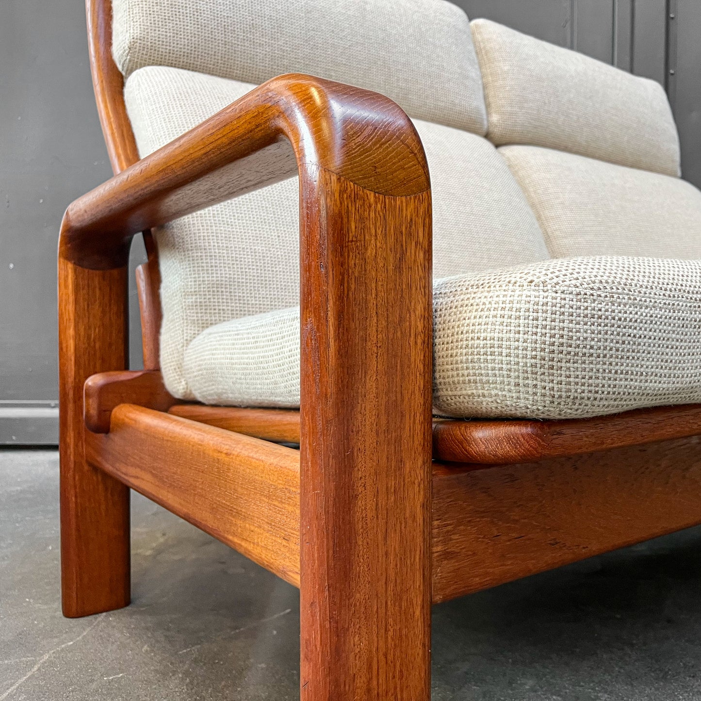 zeitloses dänisches sofa