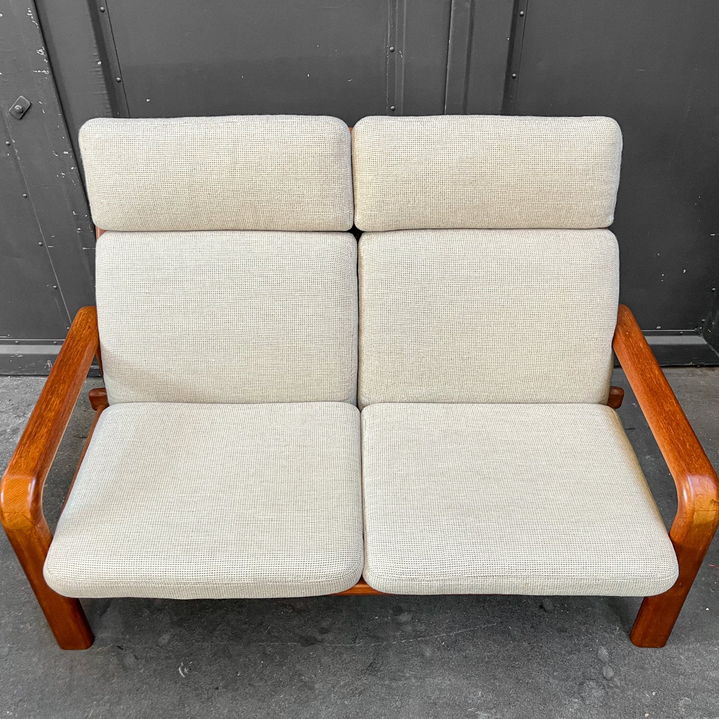 zeitloses dänisches sofa