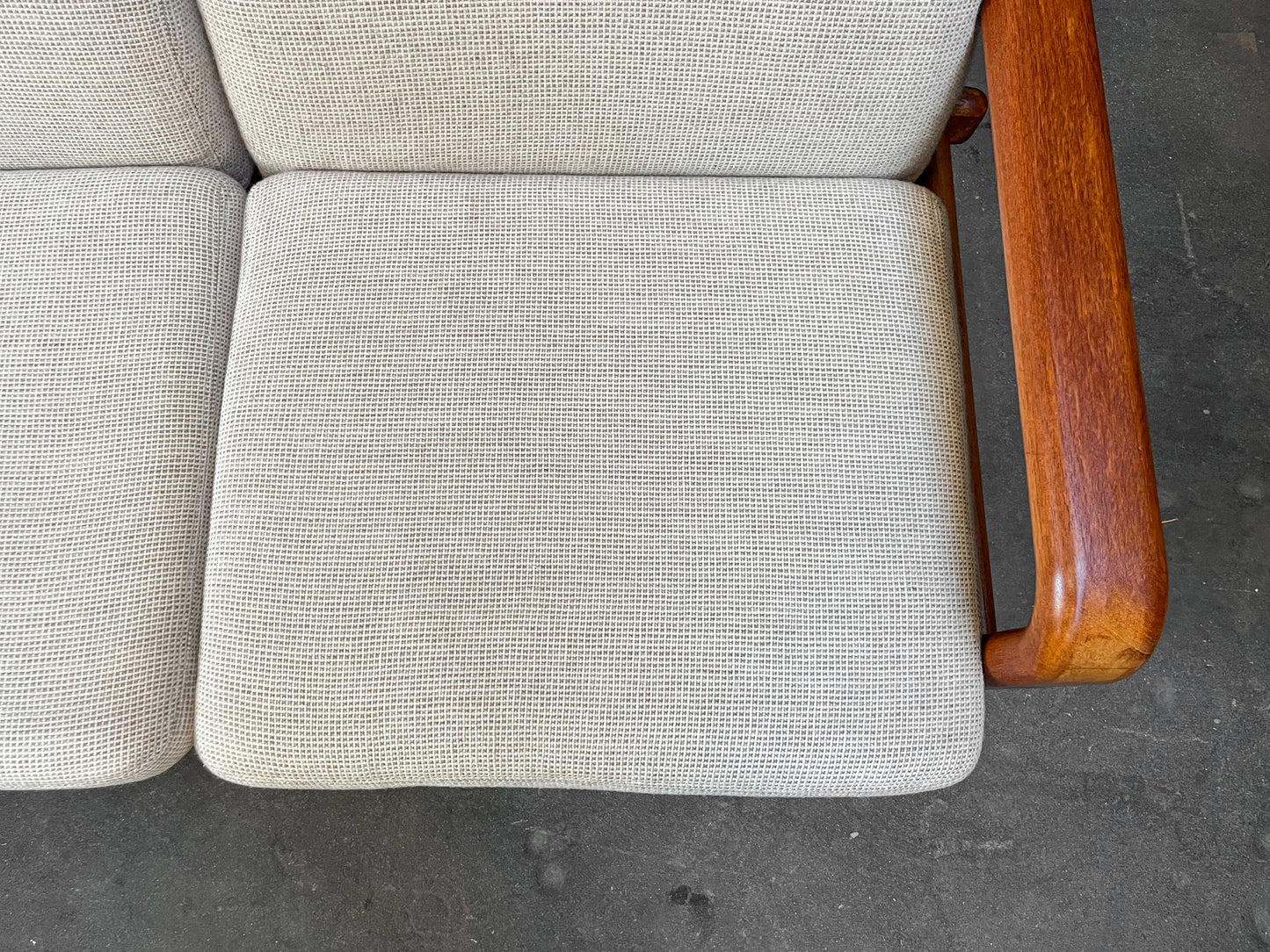 zeitloses dänisches sofa