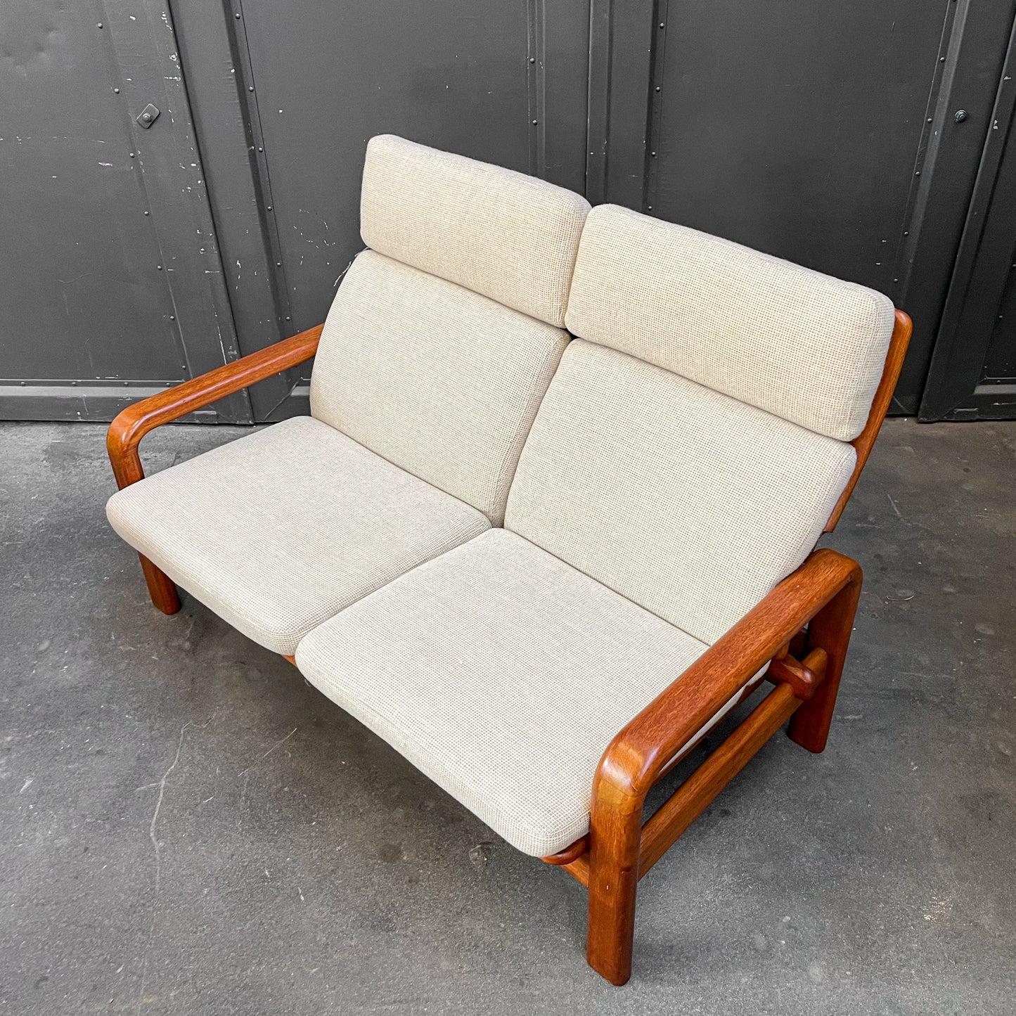 zeitloses dänisches sofa