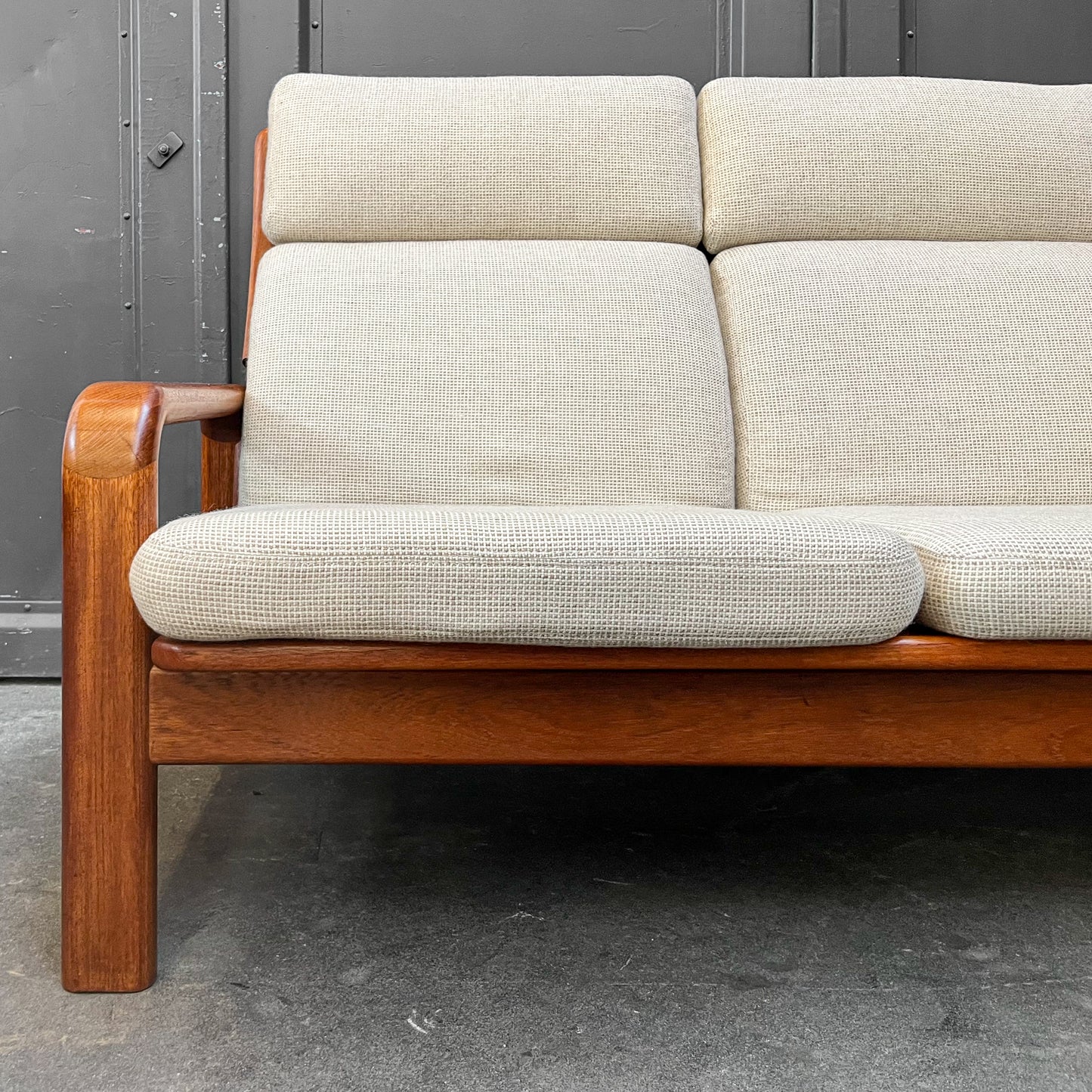 zeitloses dänisches sofa