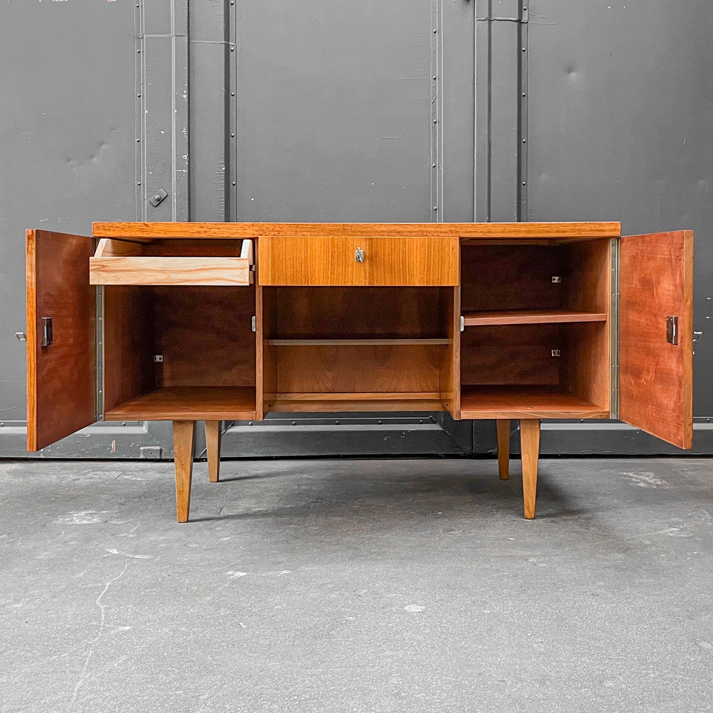 schreibtisch in nussbaum, 1960er, 130cm
