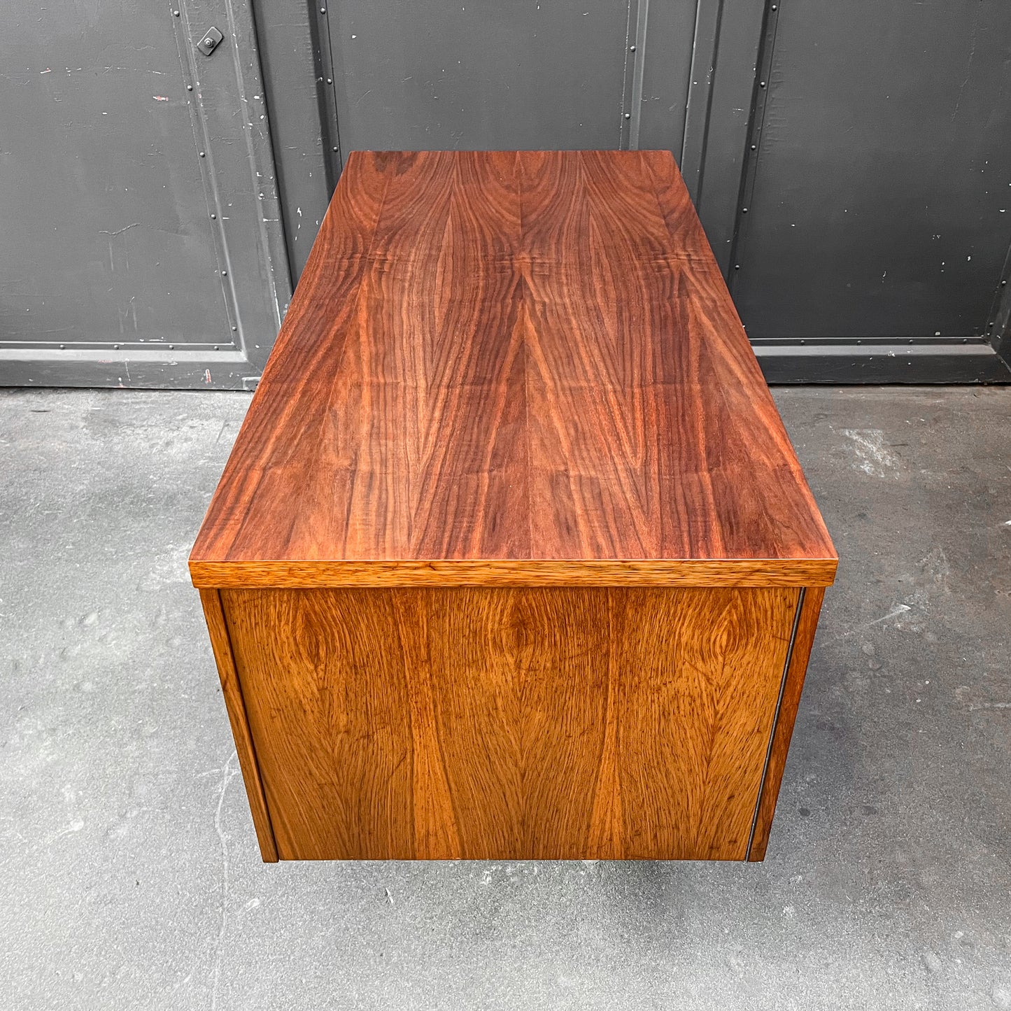 schreibtisch in nussbaum, 1960er, 130cm