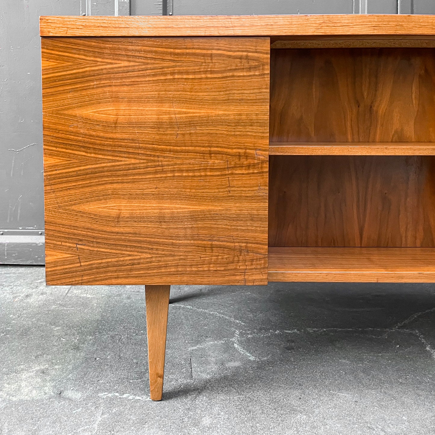 schreibtisch in nussbaum, 1960er, 130cm