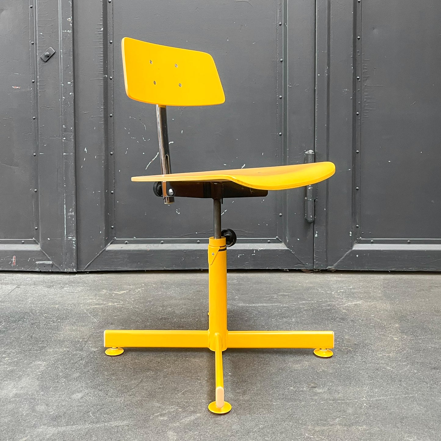 schreibtischtstühle in gelb, 1970er, verstellbar