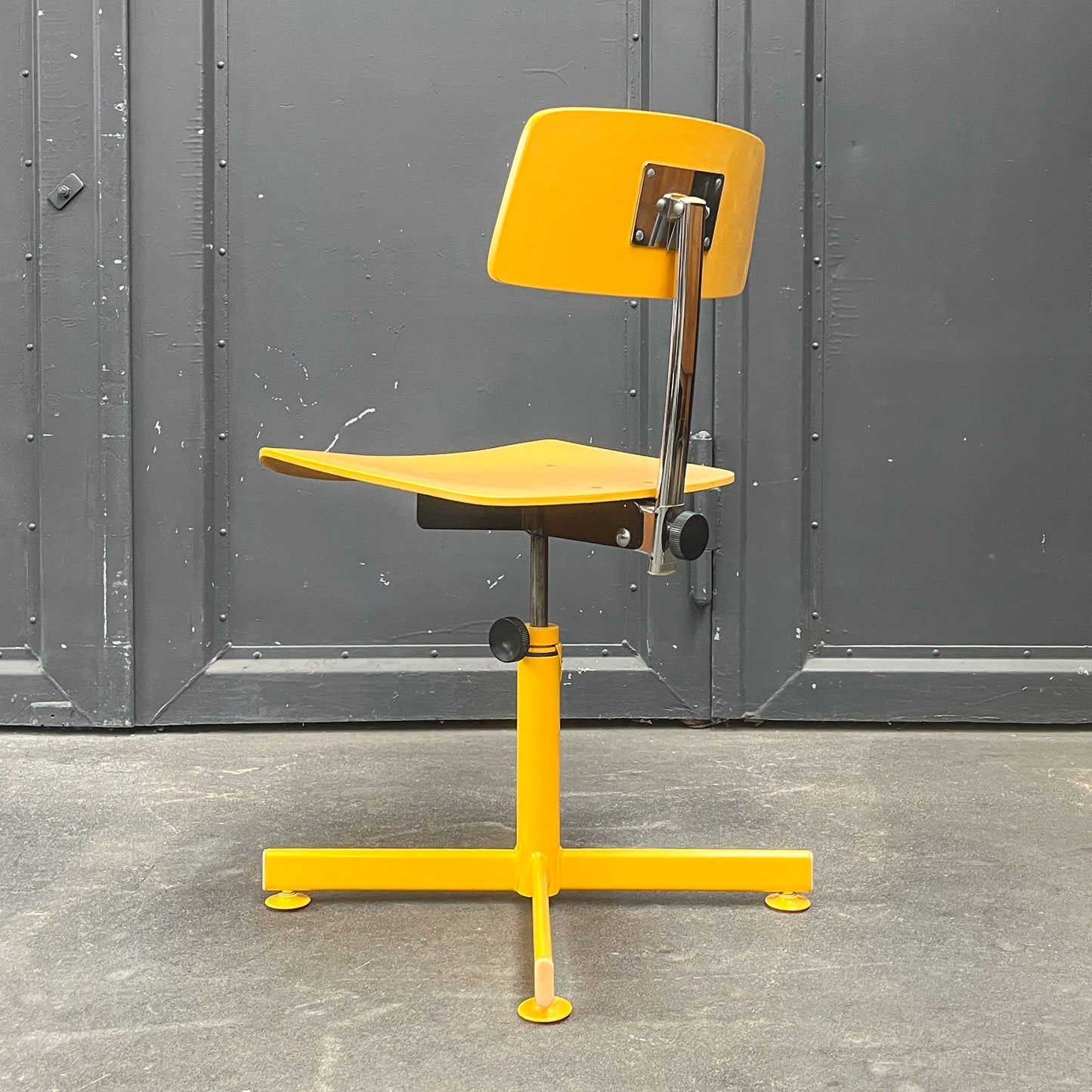 schreibtischtstühle in gelb, 1970er, verstellbar