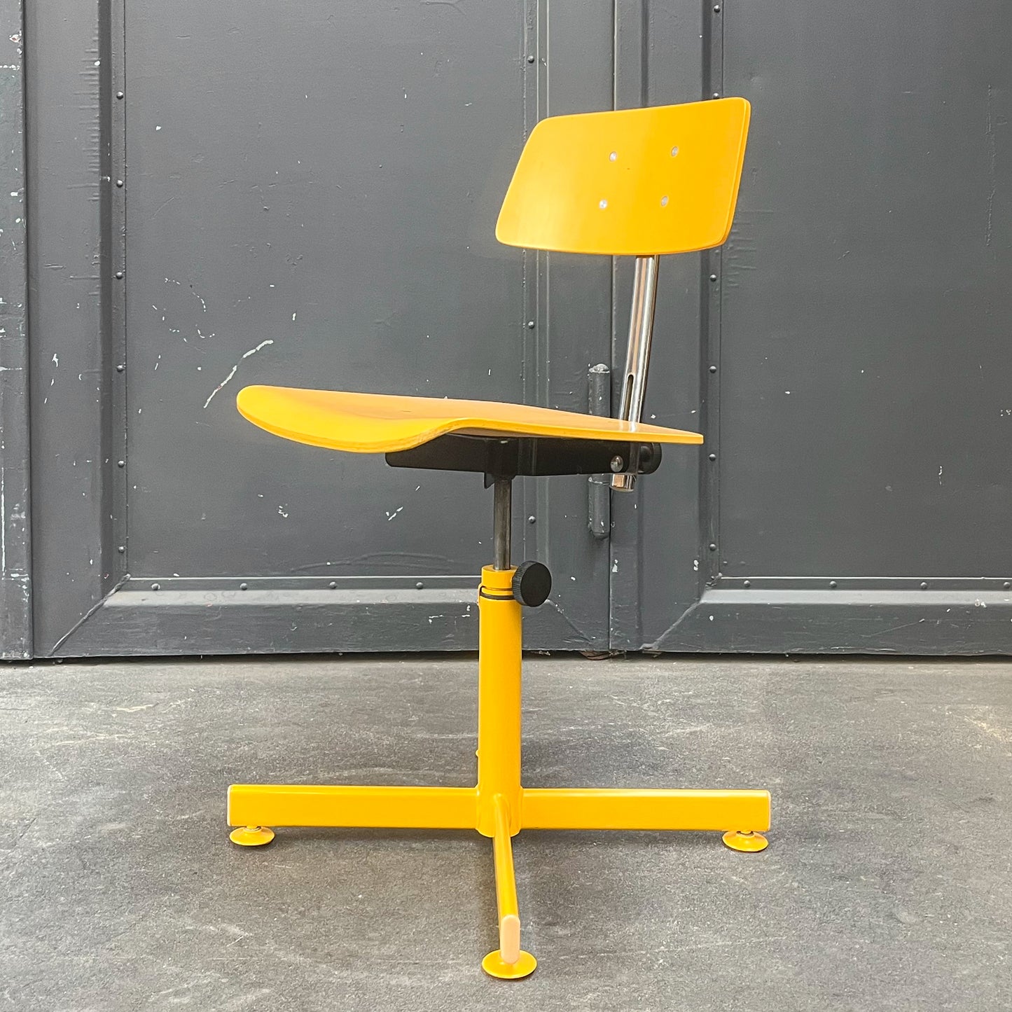 schreibtischtstühle in gelb, 1970er, verstellbar
