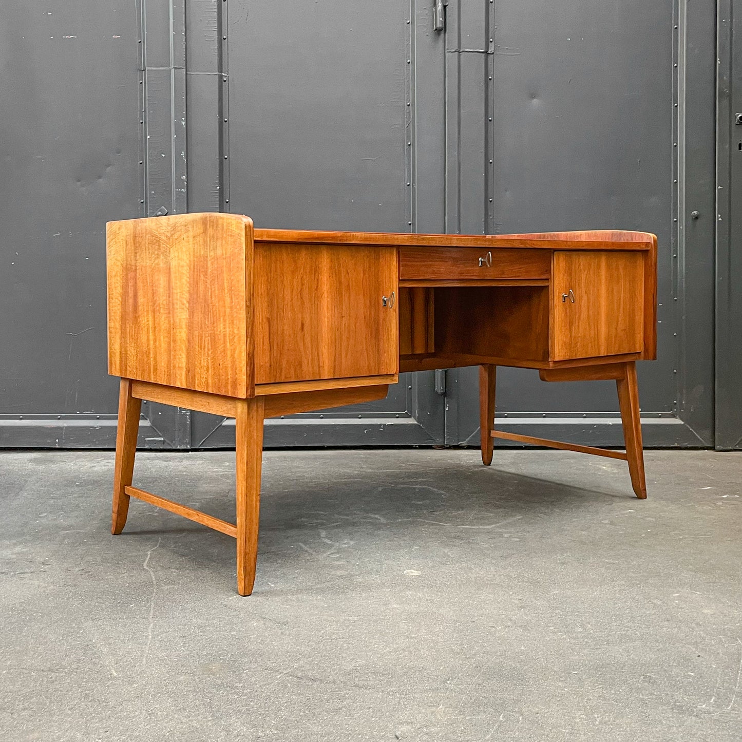 schreibtisch in nussbaum, 1960er, 145cm