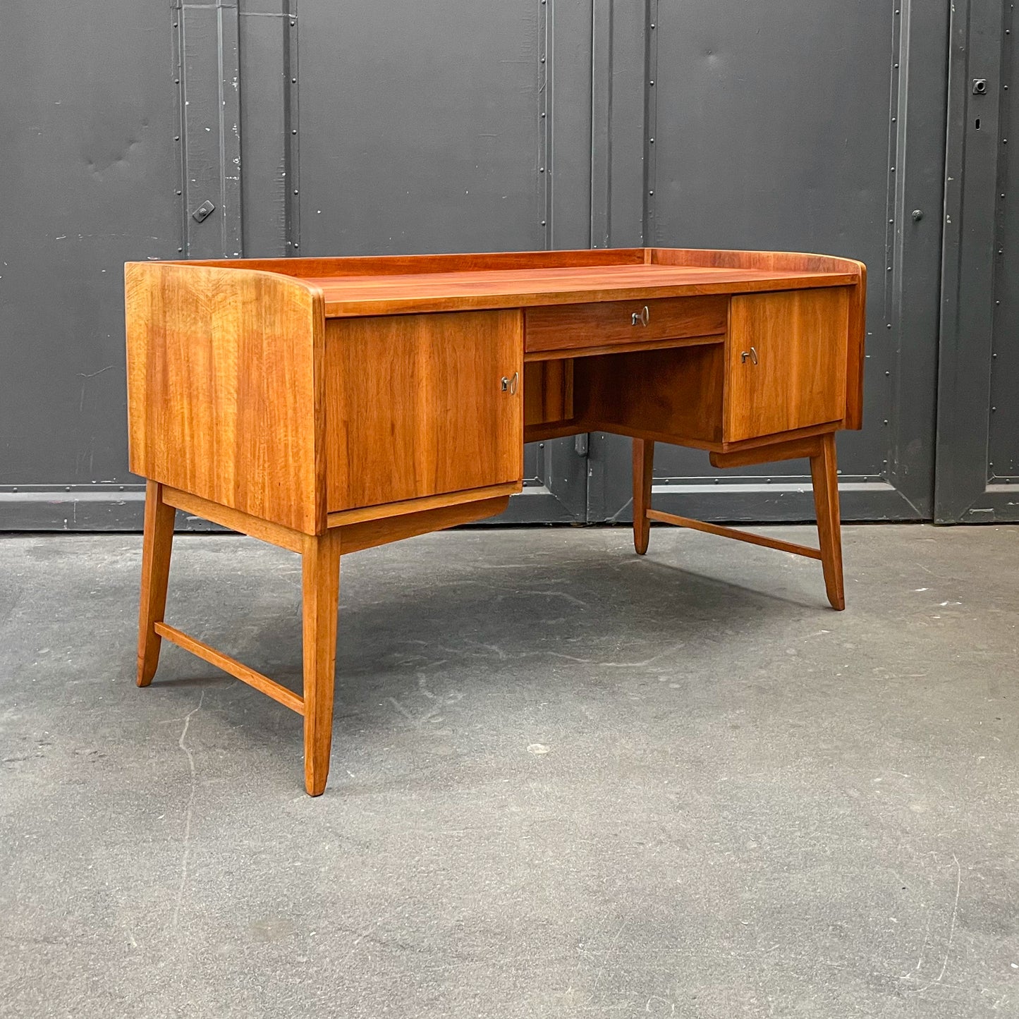 schreibtisch in nussbaum, 1960er, 145cm
