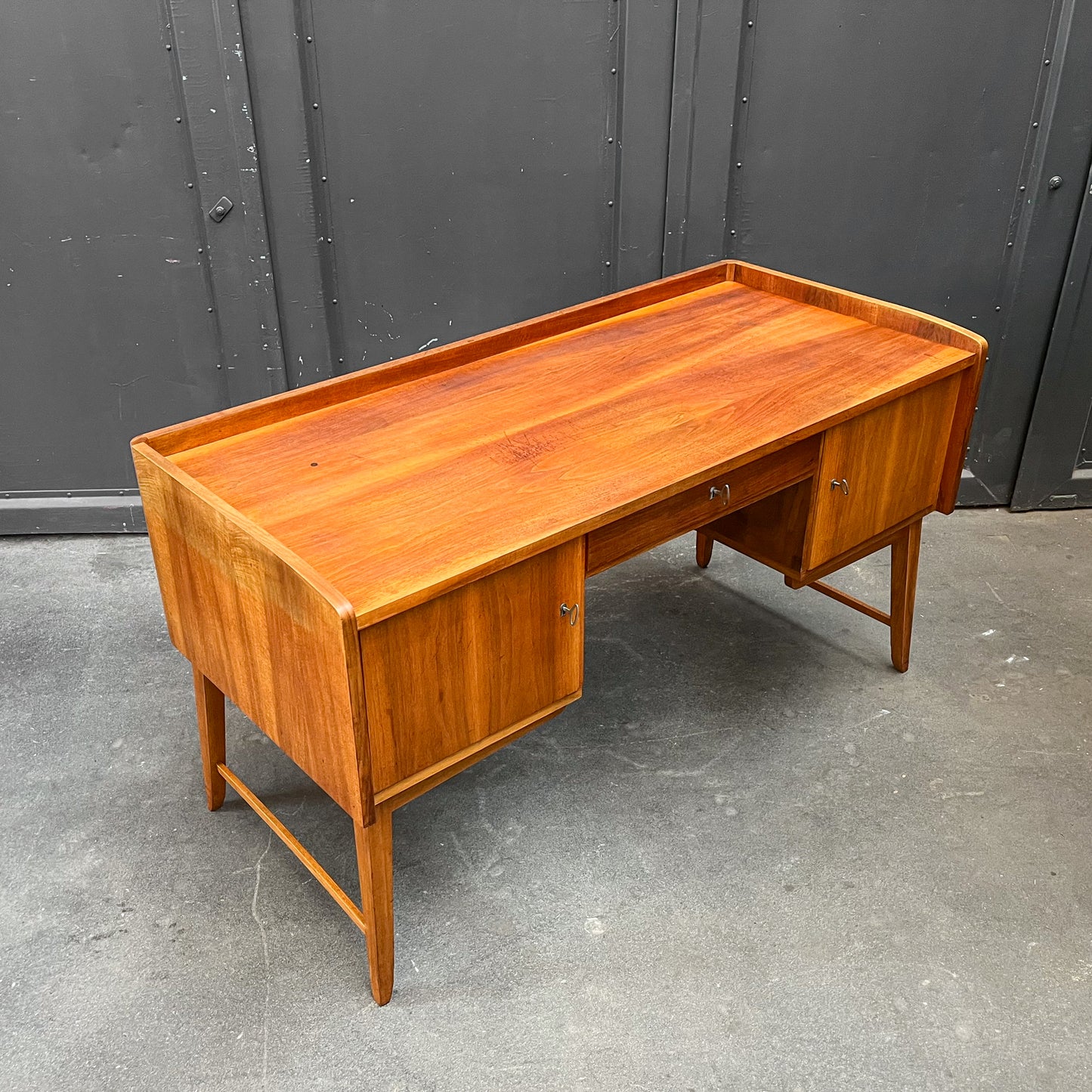 schreibtisch in nussbaum, 1960er, 145cm