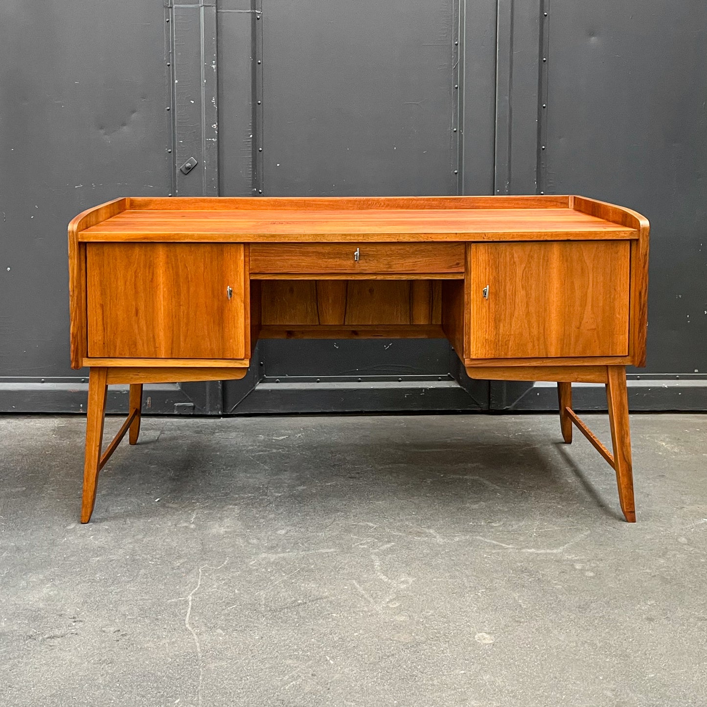 schreibtisch in nussbaum, 1960er, 145cm