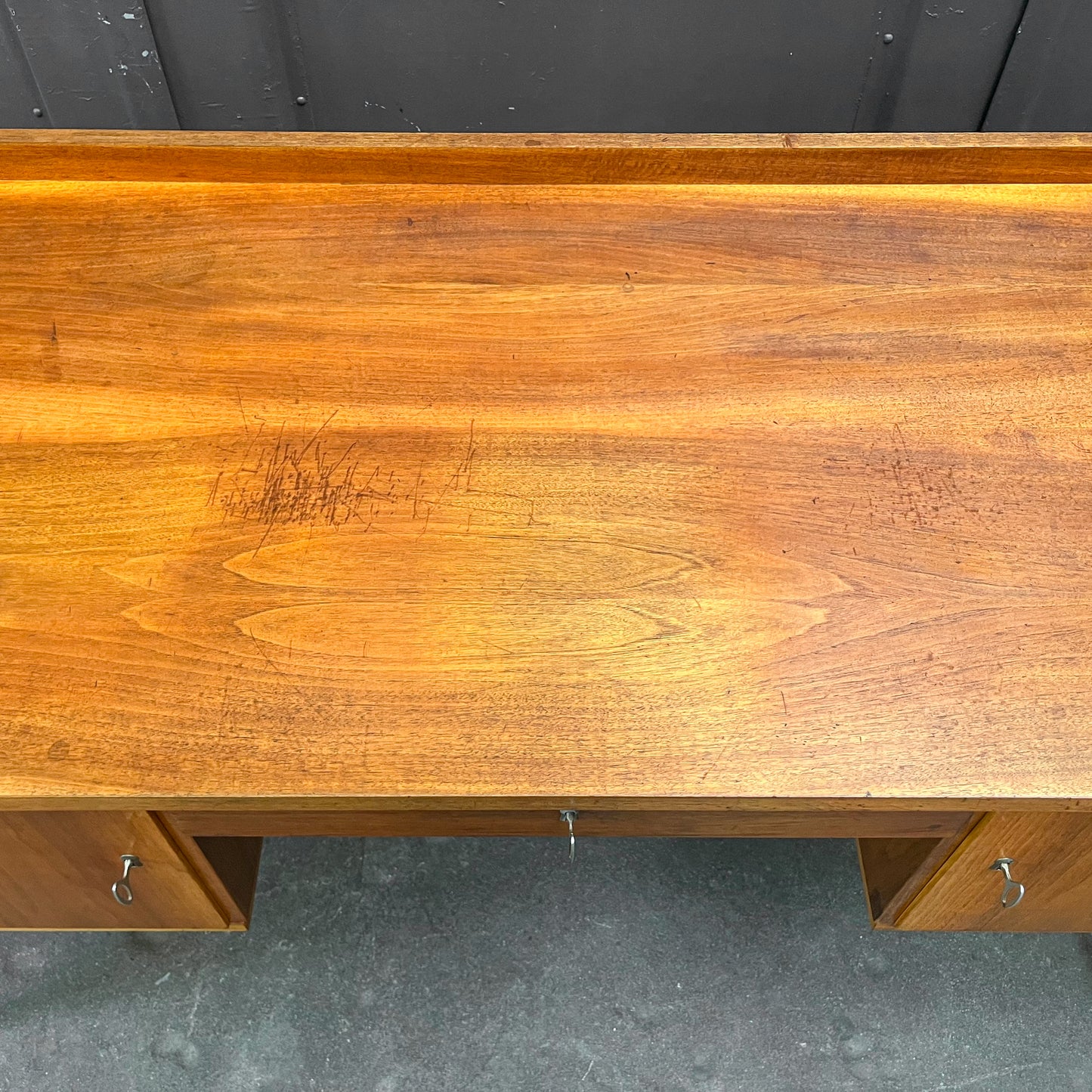 schreibtisch in nussbaum, 1960er, 145cm
