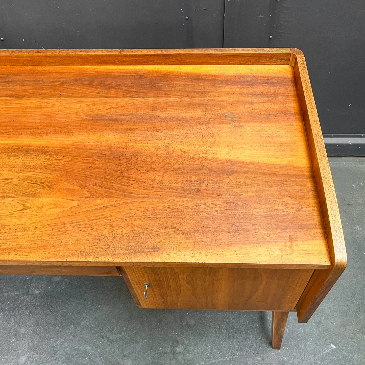 schreibtisch in nussbaum, 1960er, 145cm