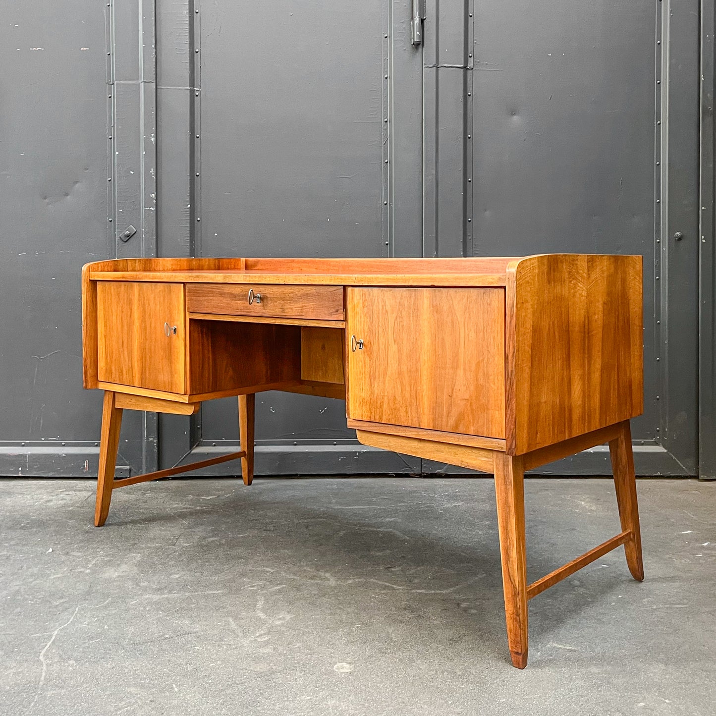 schreibtisch in nussbaum, 1960er, 145cm