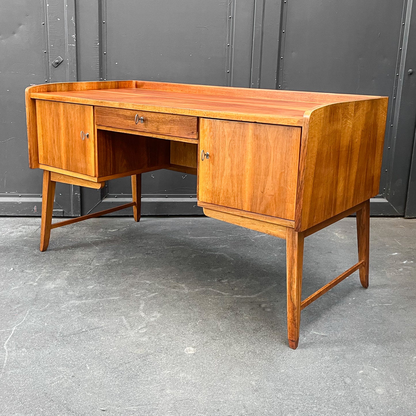 schreibtisch in nussbaum, 1960er, 145cm